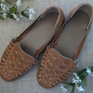 Nisolo Huarache Sandals in Almond